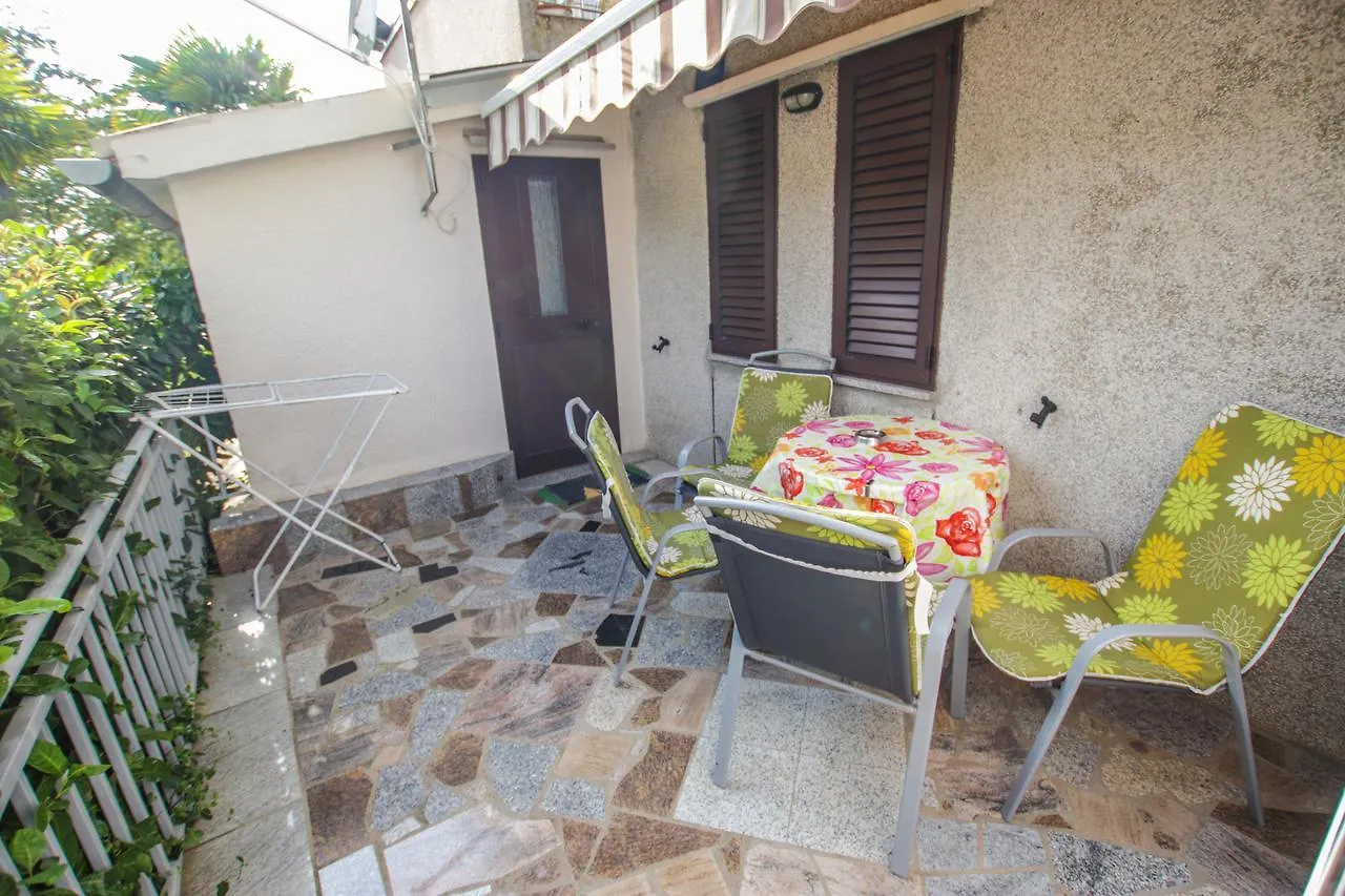 Apartment Lili Porec 0*,